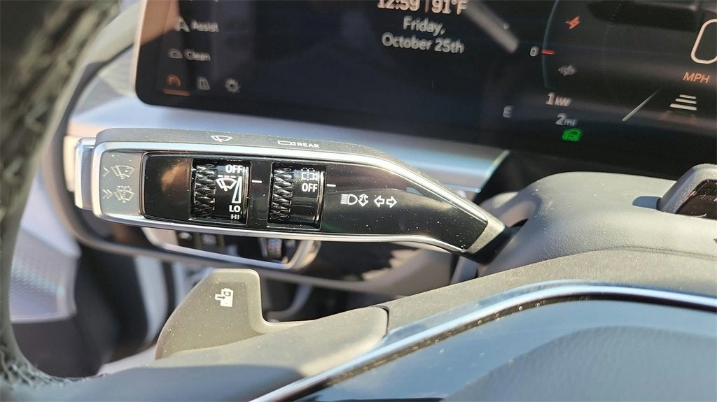 2025 Cadillac LYRIQ Luxury 2