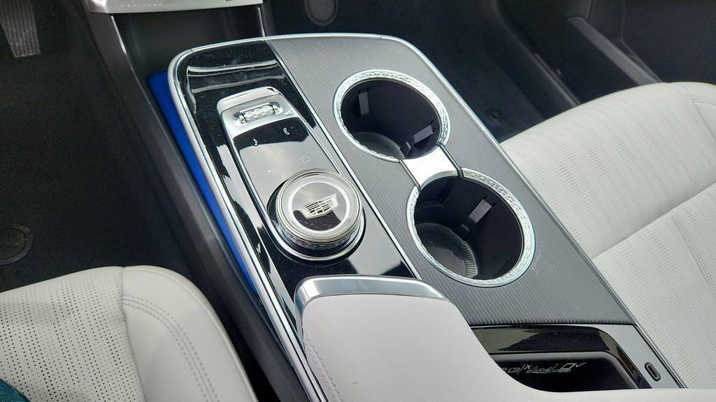 2024 Cadillac LYRIQ Luxury 2