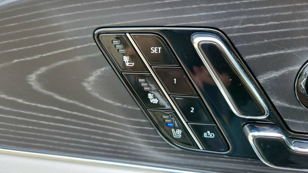 2024 Cadillac LYRIQ Luxury 2