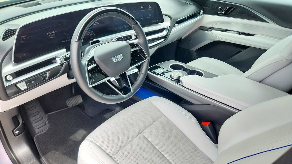 2024 Cadillac LYRIQ Luxury 2