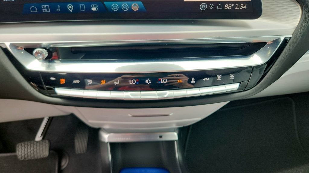 2024 Cadillac LYRIQ Luxury 2