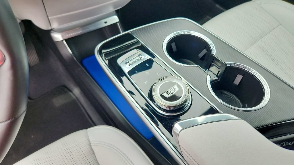 2024 Cadillac LYRIQ Luxury 2
