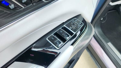 2024 Cadillac LYRIQ Luxury 2