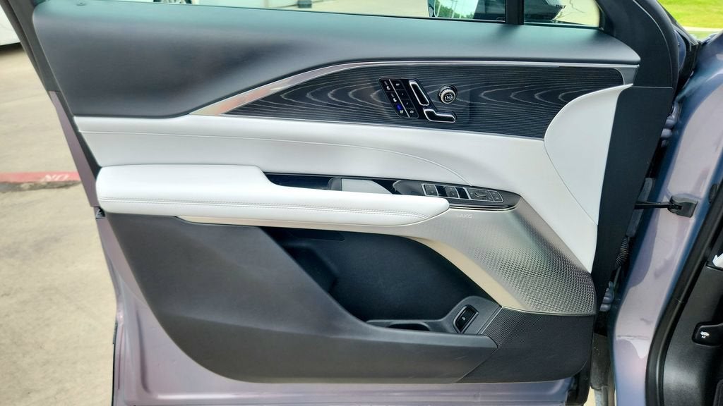 2024 Cadillac LYRIQ Luxury 2