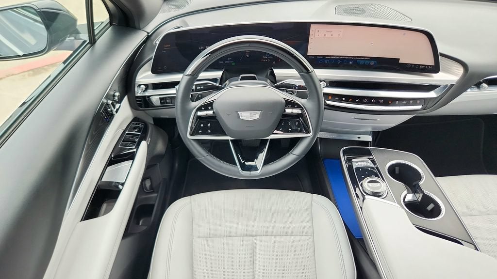 2024 Cadillac LYRIQ Luxury 2