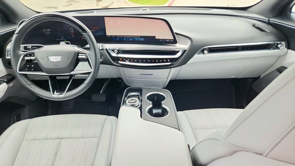 2024 Cadillac LYRIQ Luxury 2