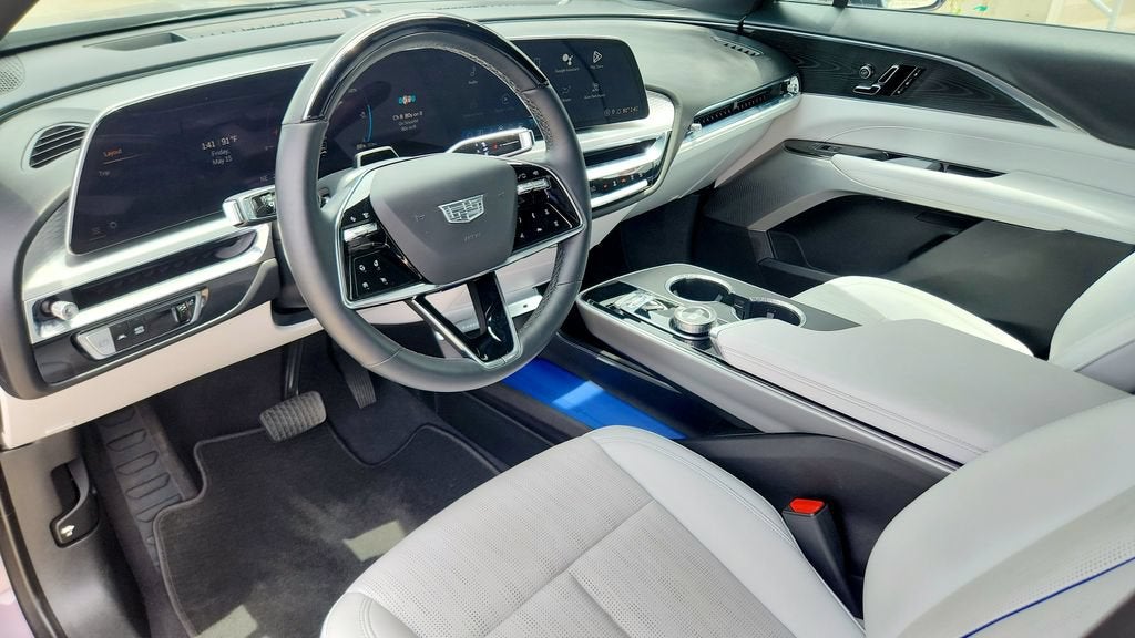 2024 Cadillac LYRIQ Luxury 2