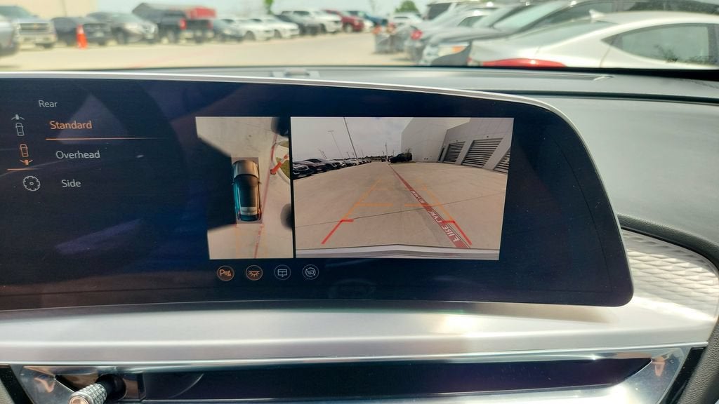 2024 Cadillac LYRIQ Luxury 2