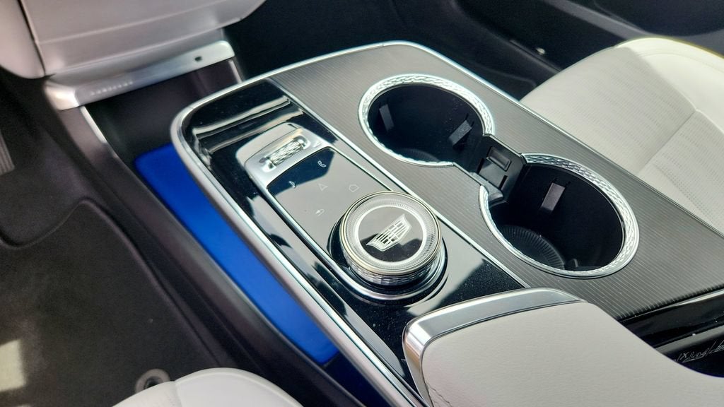 2024 Cadillac LYRIQ Luxury 2