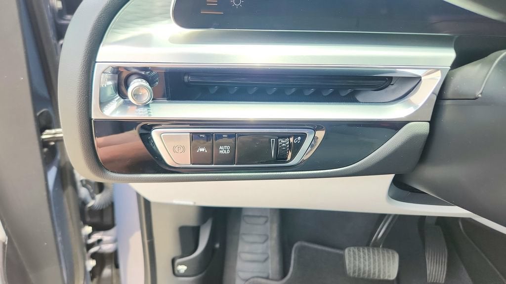 2024 Cadillac LYRIQ Luxury 2
