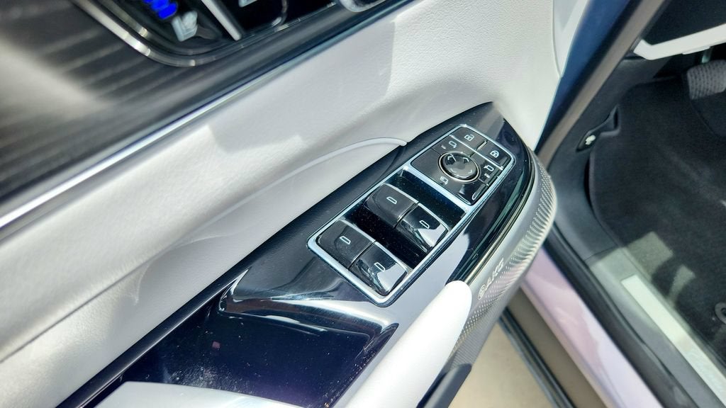 2024 Cadillac LYRIQ Luxury 2