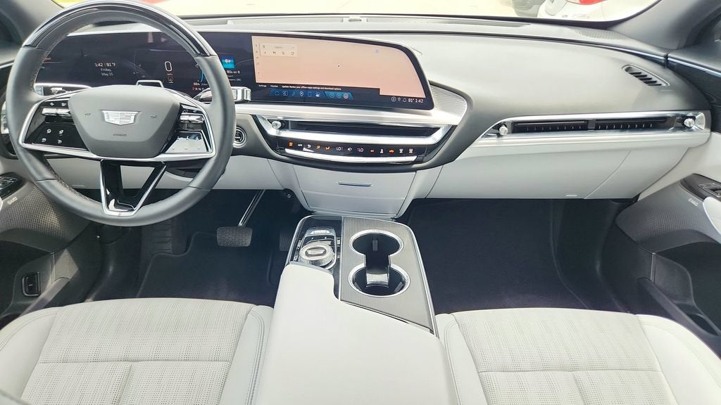 2024 Cadillac LYRIQ Luxury 2