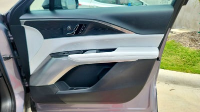 2024 Cadillac LYRIQ Luxury 2
