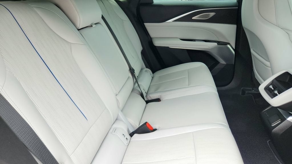 2024 Cadillac LYRIQ Luxury 2