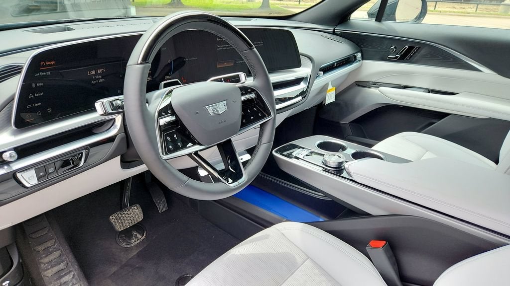 2024 Cadillac LYRIQ Luxury 2