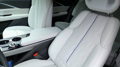 2024 Cadillac LYRIQ Luxury 2