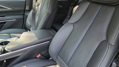 2025 Cadillac LYRIQ Luxury 2