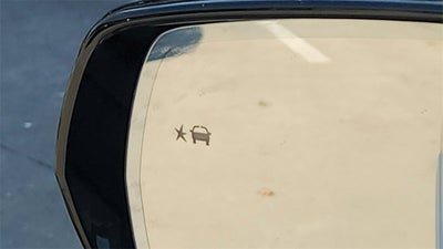 2025 Cadillac LYRIQ Luxury 2