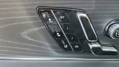 2025 Cadillac LYRIQ Luxury 2