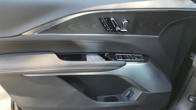 2025 Cadillac LYRIQ Luxury 2