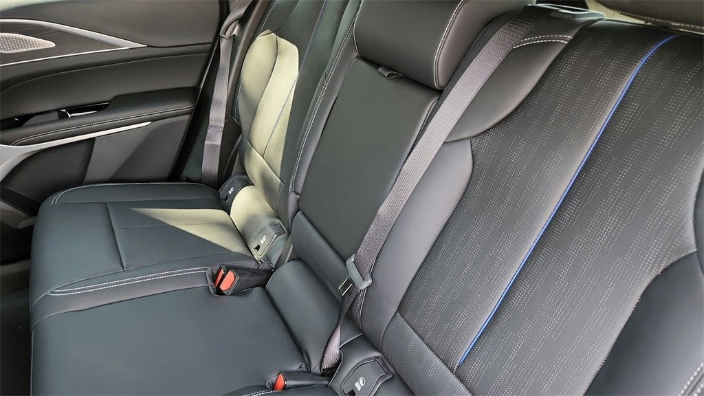 2025 Cadillac LYRIQ Luxury 2