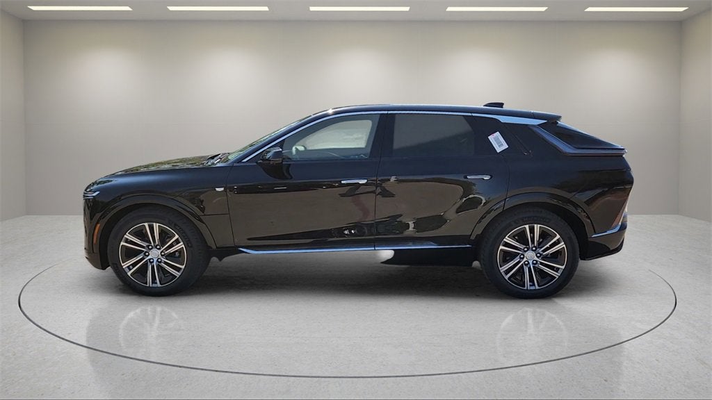 2025 Cadillac LYRIQ Luxury 2