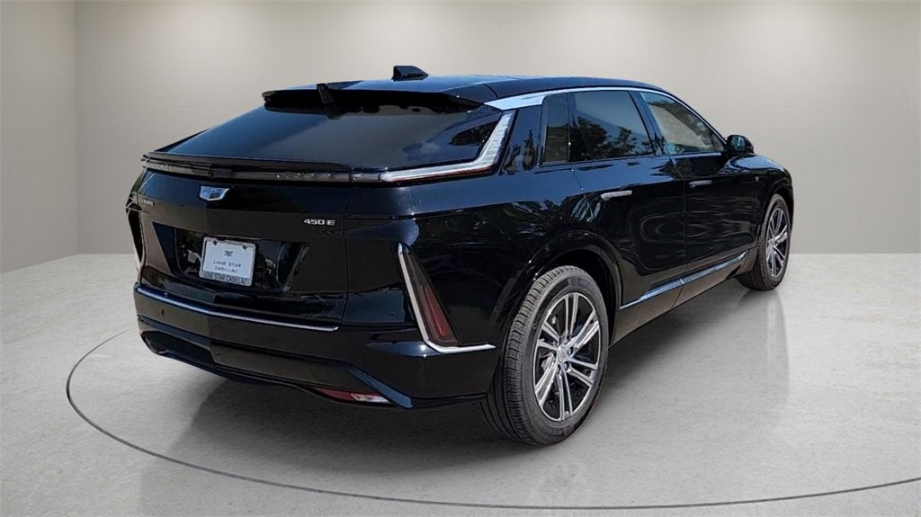 2025 Cadillac LYRIQ Luxury 2