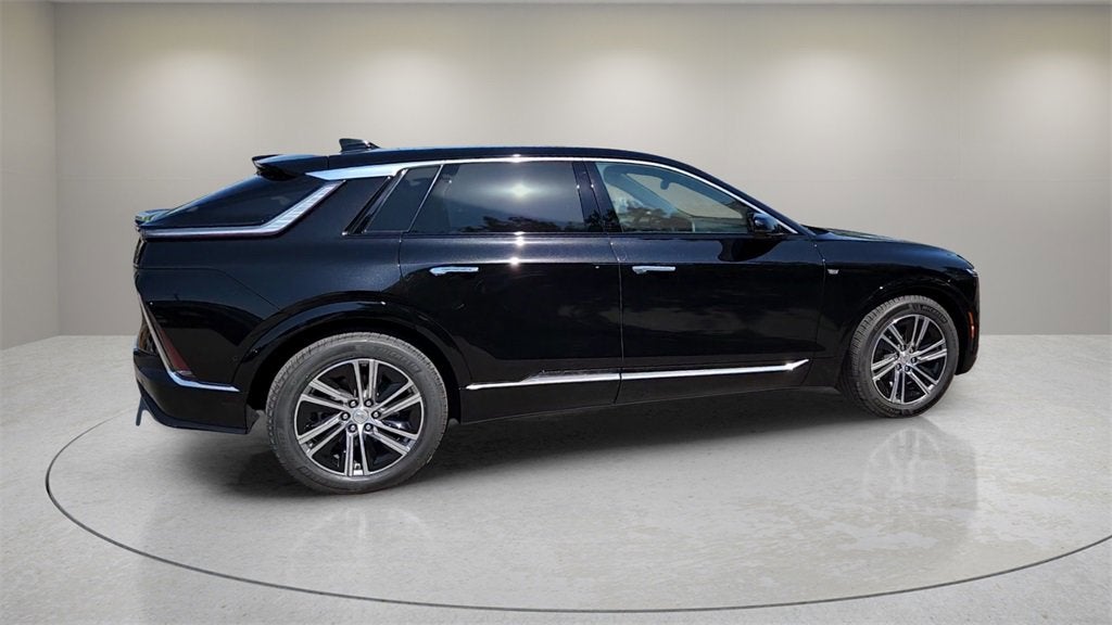 2025 Cadillac LYRIQ Luxury 2