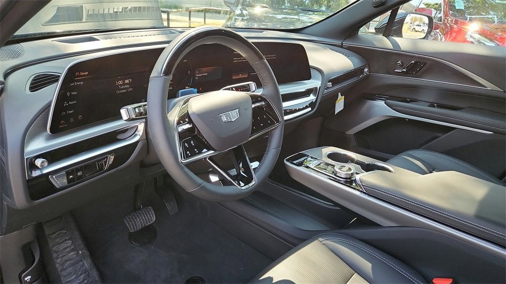 2025 Cadillac LYRIQ Luxury 2