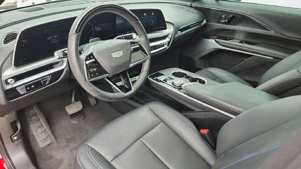 2024 Cadillac LYRIQ Luxury 2