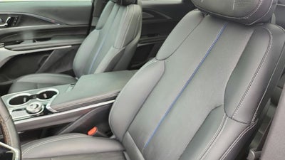 2024 Cadillac LYRIQ Luxury 2