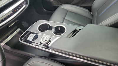 2024 Cadillac LYRIQ Luxury 2