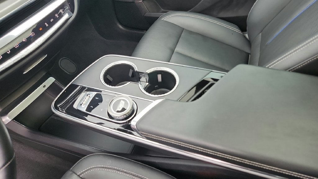 2024 Cadillac LYRIQ Luxury 2