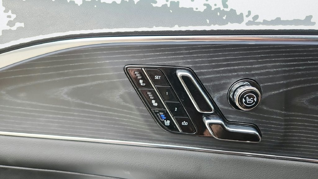 2024 Cadillac LYRIQ Luxury 2