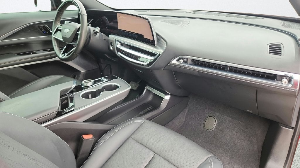 2024 Cadillac LYRIQ Luxury 2
