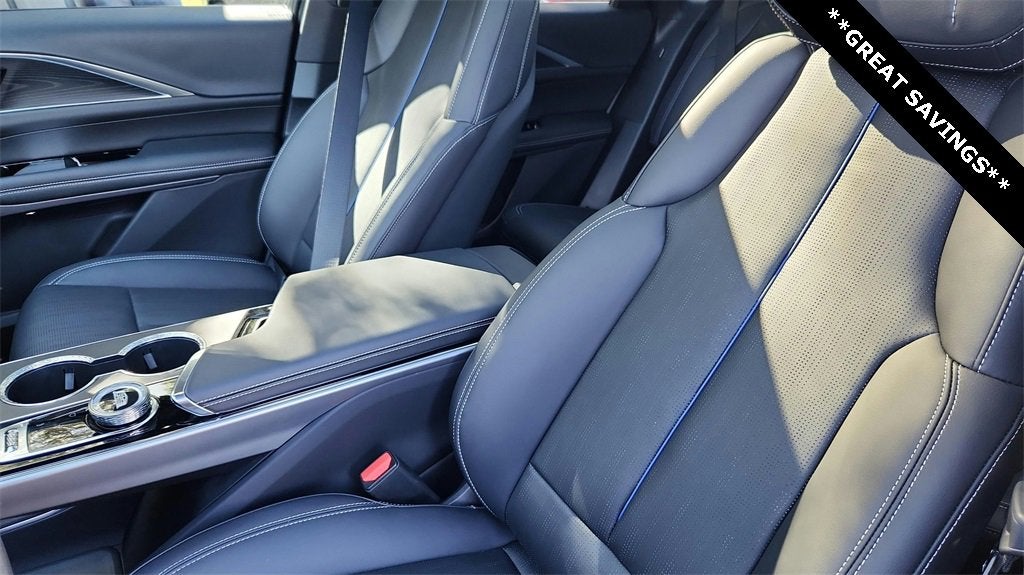 2025 Cadillac LYRIQ Luxury 2