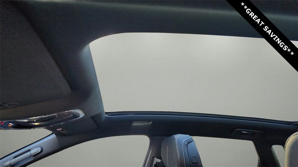 2025 Cadillac LYRIQ Luxury 2