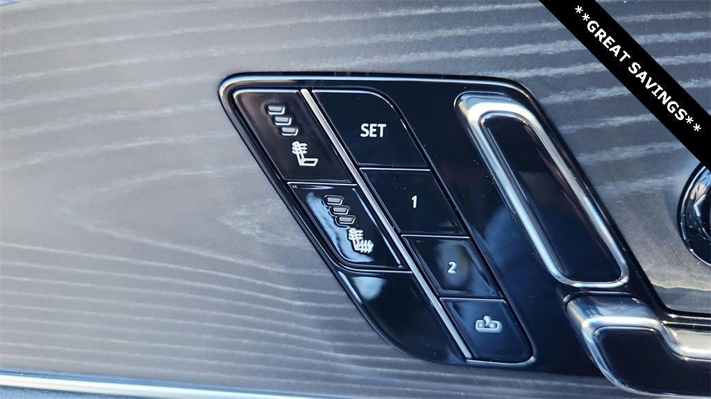 2025 Cadillac LYRIQ Luxury 2