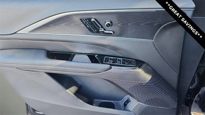 2025 Cadillac LYRIQ Luxury 2