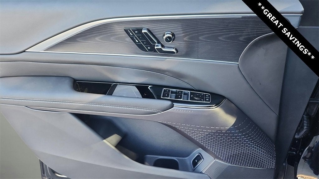 2025 Cadillac LYRIQ Luxury 2