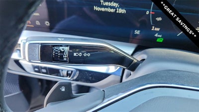 2025 Cadillac LYRIQ Luxury 2