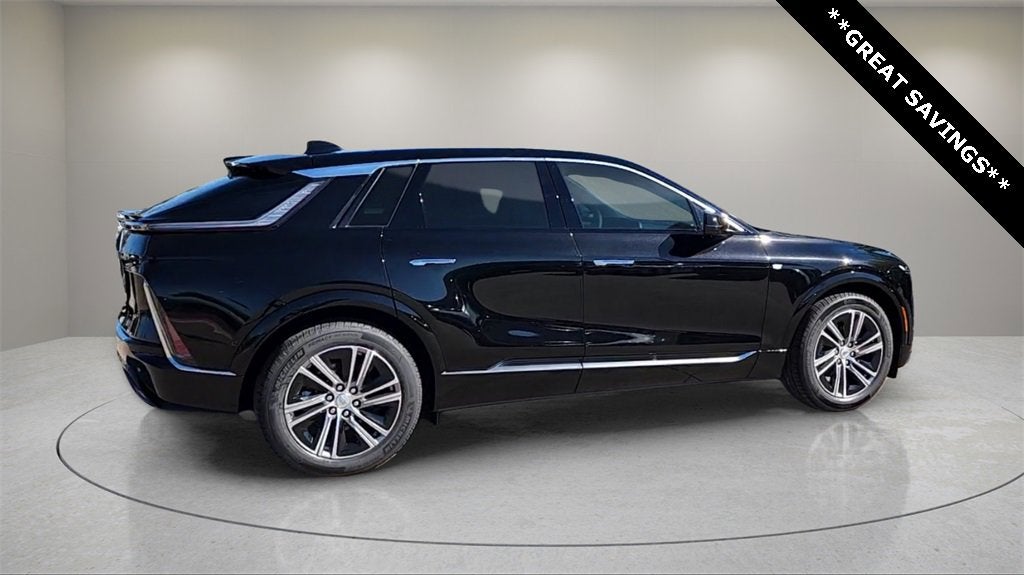 2025 Cadillac LYRIQ Luxury 2