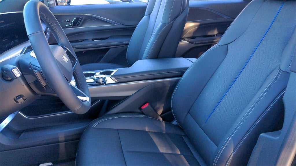 2025 Cadillac LYRIQ Luxury 3