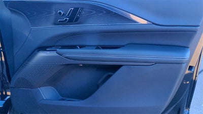 2025 Cadillac LYRIQ Luxury 3