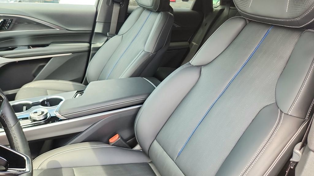 2025 Cadillac LYRIQ Sport 2
