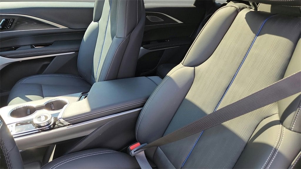 2025 Cadillac LYRIQ Sport 3