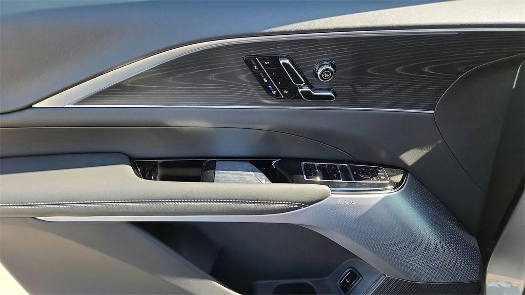 2025 Cadillac LYRIQ Sport 3