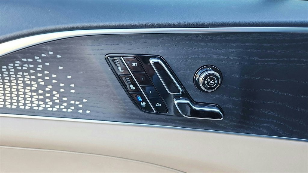 2025 Cadillac LYRIQ Sport 3