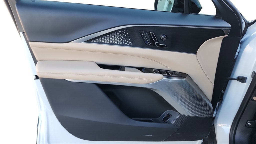 2025 Cadillac LYRIQ Sport 3