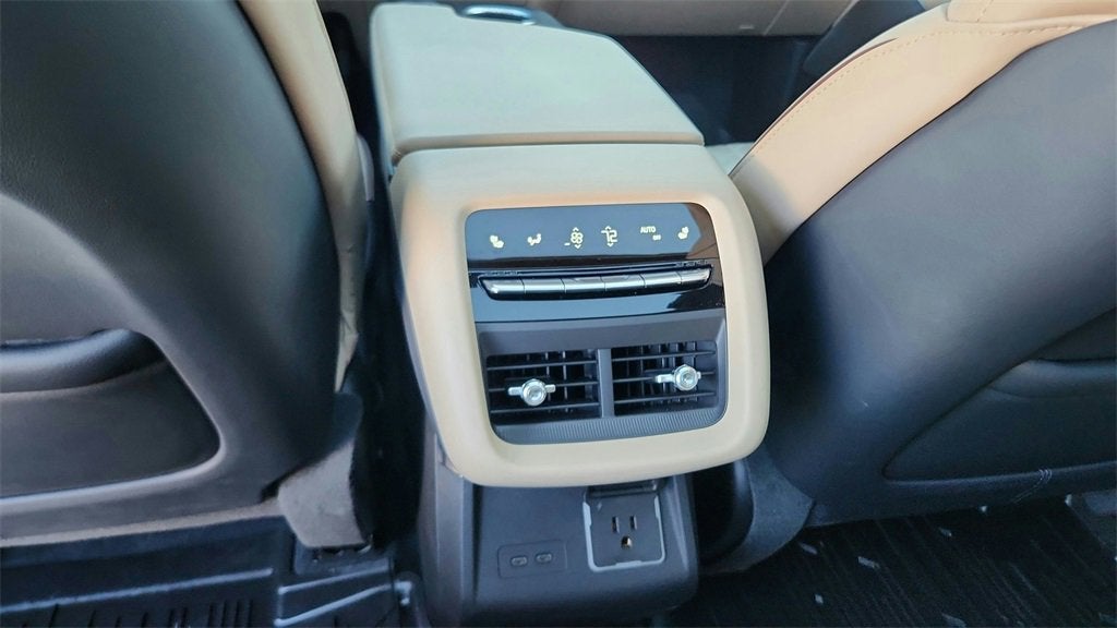 2025 Cadillac LYRIQ Sport 3